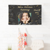 Abschlussfeier mit Hut und Konfetti Banner (Insitu)