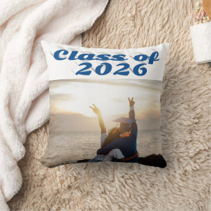 Abschlussfoto 2026 in meerblauer Schrift Kissen