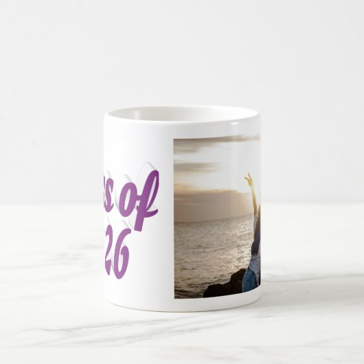 Abschlussfoto 2026 mit lila Text Kaffeetasse (Mittel)