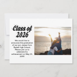 Abschlussfoto der Klasse 2026 in schwarzer Schrift Einladung