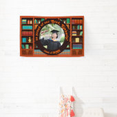 Abschlussfoto mit Bibliotheksthema Banner (InSitu)