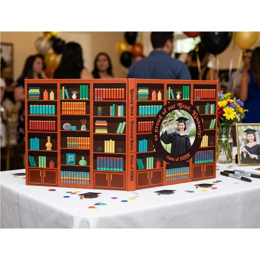 Abschlussfoto mit Bibliotheksthema Gästebuch