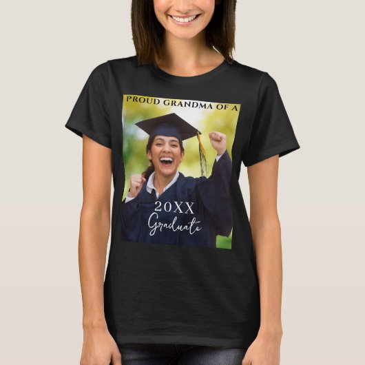 Abschlussfoto Stolz Oma T-Shirt (Vorderseite)