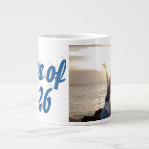 Abschlussklasse 2026 blaues Text-Abschlussfoto Jumbo-Tasse