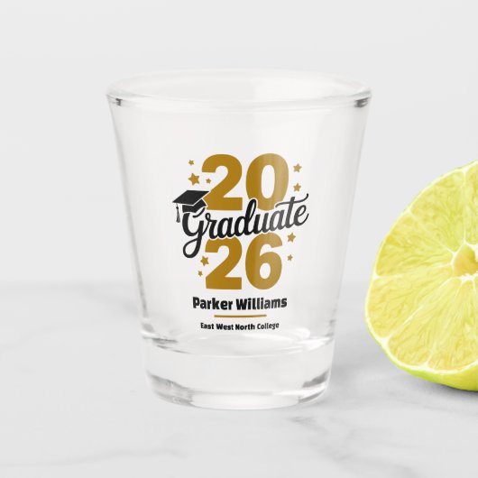 Abschlussklasse 2026 Graduiertenmütze | Dunkles Go Schnapsglas (Vorderseite)