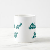 Abschlussklasse 2026 in grüner Typografie Kaffeetasse (Mittel)