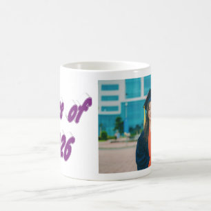 Abschlussklasse 2026 lila Typografie Abschlussfoto Kaffeetasse