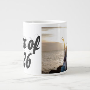 Abschlussklasse 2026 schwarzer Text Abschlussfoto Jumbo-Tasse