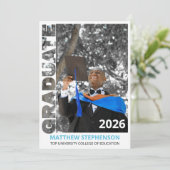 Abschlussklasse Hellblau 2026 Ankündigung (Stehend Vorderseite)