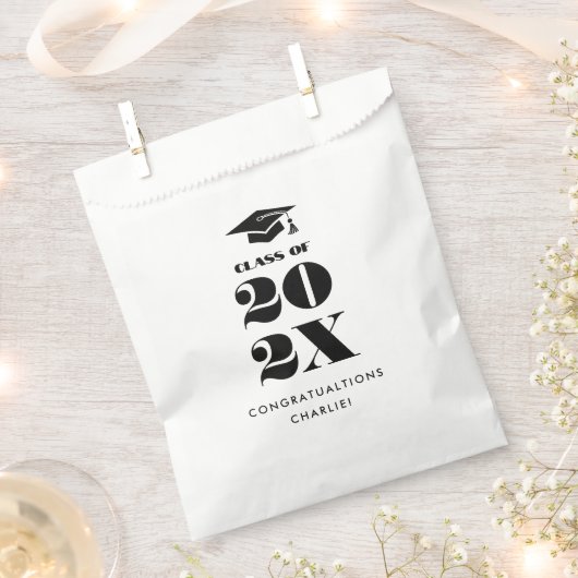 Abschlussmütze Absolvent Abschlussjahr Name oder T Geschenktütchen (Ausgeschnitten)