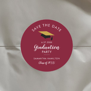 Absolvent 2025 Burgund Save the Date Grad Party Runder Aufkleber