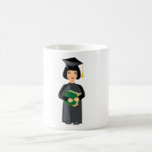 Absolventin in schwarzer Kappe und Robe Kaffeetasse (Mittel)