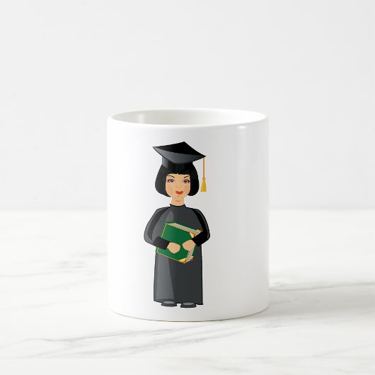 Absolventin in schwarzer Kappe und Robe Kaffeetasse