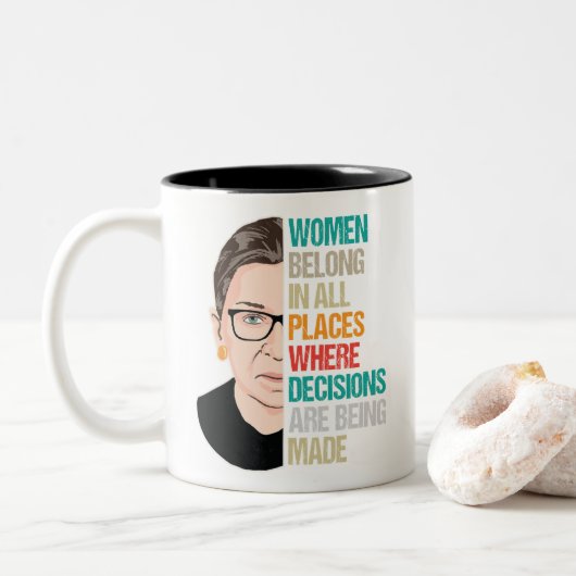 Abstimmung am Obersten Gerichtshof, Ruth Bader Gin Zweifarbige Tasse (Mit Donut)
