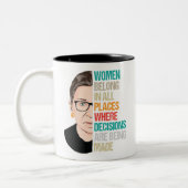 Abstimmung am Obersten Gerichtshof, Ruth Bader Gin Zweifarbige Tasse (Links)