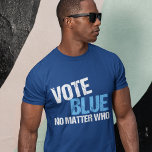 Abstimmung Blau, egal wer Demokrat ist T-Shirt<br><div class="desc">Wählen Sie Blau,  egal wer. Cooles demokratisches Party mit einem lustigen politischen Zitat. Der Spaß der demokratischen Wahlen,  einen Demokraten zu wählen und Amerika liberal zu machen. Wir brauchen jeden außer einen Republikaner,  der für Präsidentschafts- und Zwischenwahlen im Amt ist.</div>