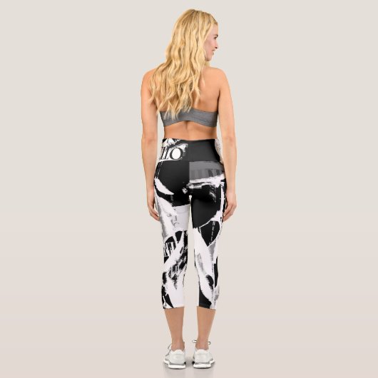 Abstract Black White Gray Capri Leggings (Rückseite)
