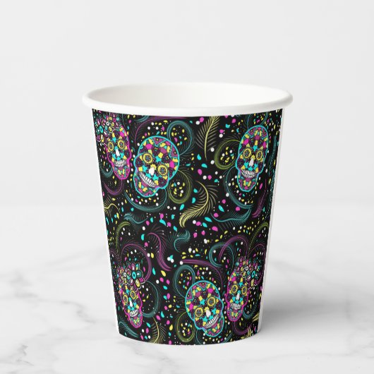 Abstract Colorful Spooky Skulls Halloween Pappbecher (Rückseite)