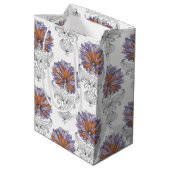 Abstract Doodle Art Style Flowers Purple Orange Mittlere Geschenktüte (Rückseite Schrägansicht)
