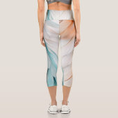 Abstract Feather Flow – Soft Elegance Capri Leggings (Rückseite)