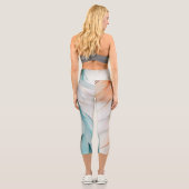 Abstract Feather Flow – Soft Elegance Capri Leggings (Rückseite)