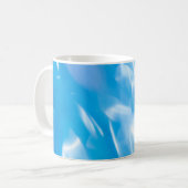 Abstract glitter lights on blue background. Round Kaffeetasse (Vorderseite Links)