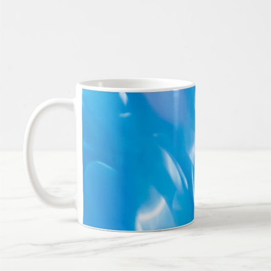 Abstract glitter lights on blue background. Round Kaffeetasse (Links)