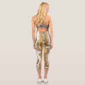 Abstract Gray Marble Texture with Flowing Gold Capri Leggings (Rückseite)