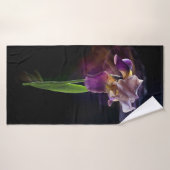 Abstract Iris Flower – Elegant Floral Art Badehandtuch (Badehandtuch)