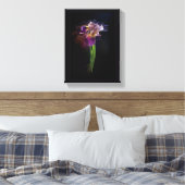 Abstract Iris Flower – Elegant Floral Art Leinwanddruck (Insitu (Schlafzimmer))