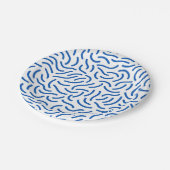 Abstract pattern of thick, wavy blue lines  pappteller (Schrägansicht)