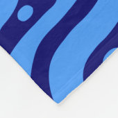 Abstrakt 041211 - Baby Blue on Deep Navy Fleecedecke (Ecke)
