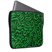 Abstrakt 041211 - Gras grün auf Schwarz Laptopschutzhülle (Vorne Rechts)