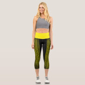 Abstrakt Art Black und Yellow Capri Leggings (Vorderseite)