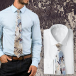 Abstrakt Blau & Beige Krawatte<br><div class="desc">Abstraktes, blaues und beige urbanes Muster mit Buchstaben. Die Krawatte "Cracked wall pattern" ist ein großartiges Geschenk für diejenigen, die im Alltag oder im Stil von Liebe Grunge gewollt werden, für diejenigen, die ein junges Soul haben.</div>
