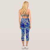Abstrakt-blaues Mosiakmuster Capri Leggings (Rückseite)