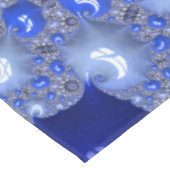 Abstrakt Blue Ombre Fraktal Bubbles Tischdecke (Schrägansicht)