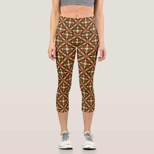 Abstrakt-braune und orange Federn Design Capri Leggings (Vorderseite)