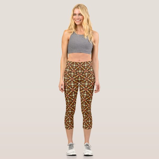 Abstrakt-braune und orange Federn Design Capri Leggings (Vorderseite)