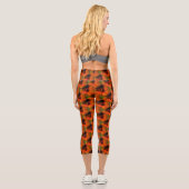 Abstrakt-braune und orangefarbene Gestaltung Capri Leggings (Rückseite)