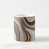 Abstrakt-brauner Marmor mit goldener Textur Kaffeetasse (Mittel)
