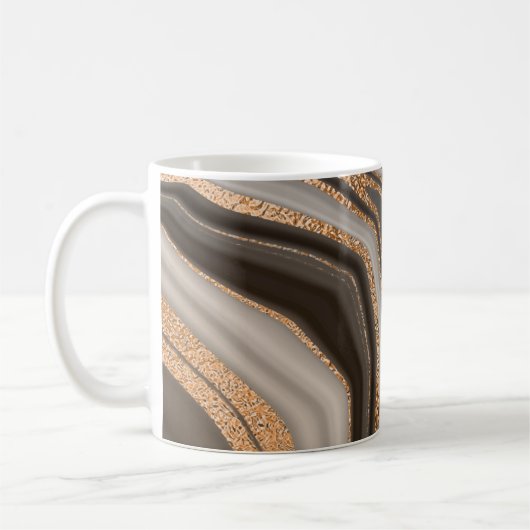 Abstrakt-brauner Marmor mit goldener Textur Kaffeetasse (Links)