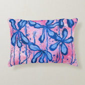 Abstrakt eingefärbte Blume Rosa Blau Dekokissen (Vorderseite)