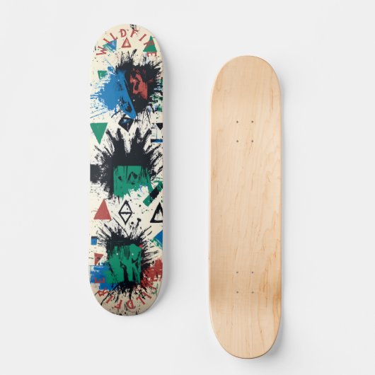 Abstrakt Geometrie mit fett Graffiti-Spritzern Skateboard (Vorderseite)