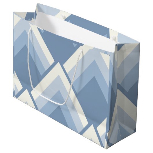 Abstrakt geometrisch, blau und weiß 2 große geschenktüte (Vorderseite Schrägansicht)