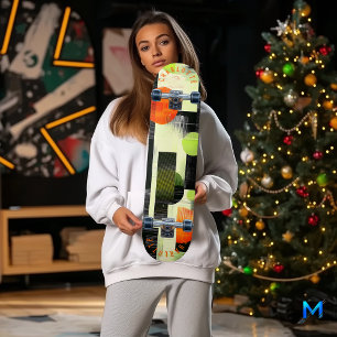 Abstrakt geometrisch mit kräftigem Orange und Grün Skateboard