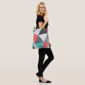 Abstrakt geometrisch: modernes Musterdesign. Tasche (Am Model)