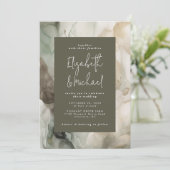 Abstrakt gestrichene, moderne dunkelgrüne Hochzeit Einladung (Stehend Vorderseite)
