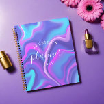 Abstrakt Girl Lila Pink Iridescent Holographic Planer<br><div class="desc">Ein moderner und mädchenhaft personalisierter Planer. Das Design ist lila,  rosa und blau abstrakte irisierende holografische Hintergrund. Passen Sie Ihren eigenen Text,  Namen und Jahr an.</div>