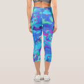 Abstrakt in Blues, Grüntöne und Purpur Capri Leggings (Rückseite)